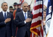 5344794m En la imagen, el presidente estadounidense, Barack Obama (i), y el secretario de Justicia y fiscal general de EE.UU., Eric Holder. EFE/Archivo