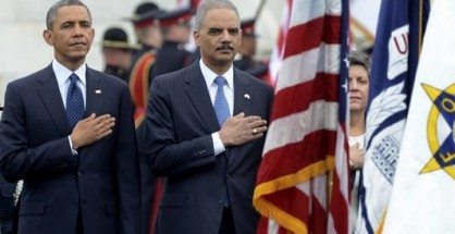 5344794m En la imagen, el presidente estadounidense, Barack Obama (i), y el secretario de Justicia y fiscal general de EE.UU., Eric Holder. EFE/Archivo