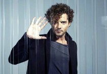 Imagen cedida por Universal Music. El cantante español David Bisbal ultima los detalles de la gira de presentación de su nuevo trabajo, "Diez mil maneras", que llevará a una quincena de ciudades de México, Argentina y Uruguay. EFE
