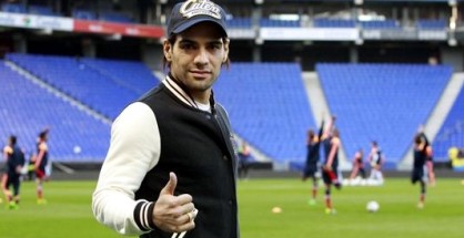 El colombiano Radamel Falcao acompaña a sus compañeros de selección en el calentamiento que realizaron antes de enfrentarse a Túnez en partido amistoso disputado en marzo pasado. EFE/Archivo