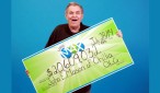 John Mason, de 75 años es el afortunado ganador del premio mayor de la lotería Lotto Max