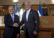 En la imagen, el presidente de Guatemala, Otto Pérez Molina (d), y su homólogo salvadoreño, Salvador Sánchez Cerén (i). EFE/Archivo