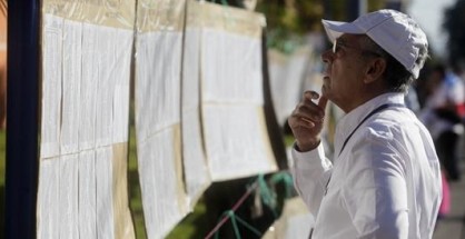 Salvadoreños acuden a las urnas este domingo 1 de marzo de 2015 al Centro Internacional de Ferias y Convenciones (CIFCO) en San Salvador, para elegir a sus representantes municipales, a los miembros de la Asamblea Legislativa y a los 20 diputados de El Salvador para el Parlamento Centroamericano. EFE